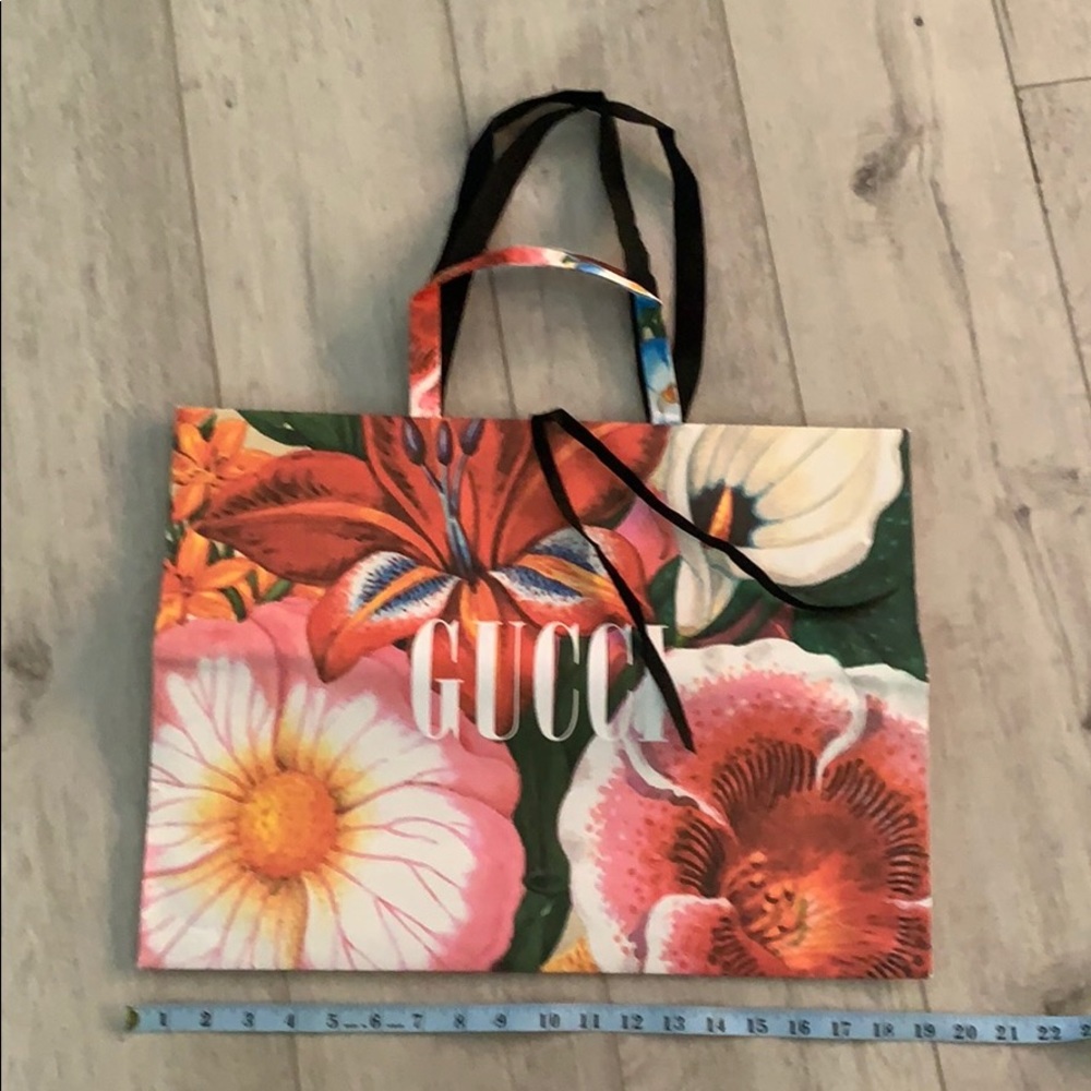 Gucci paper shopping bag